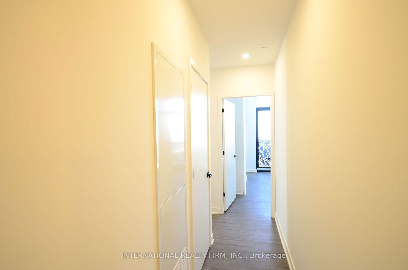 55 Charles St E, unit 5105 for rent