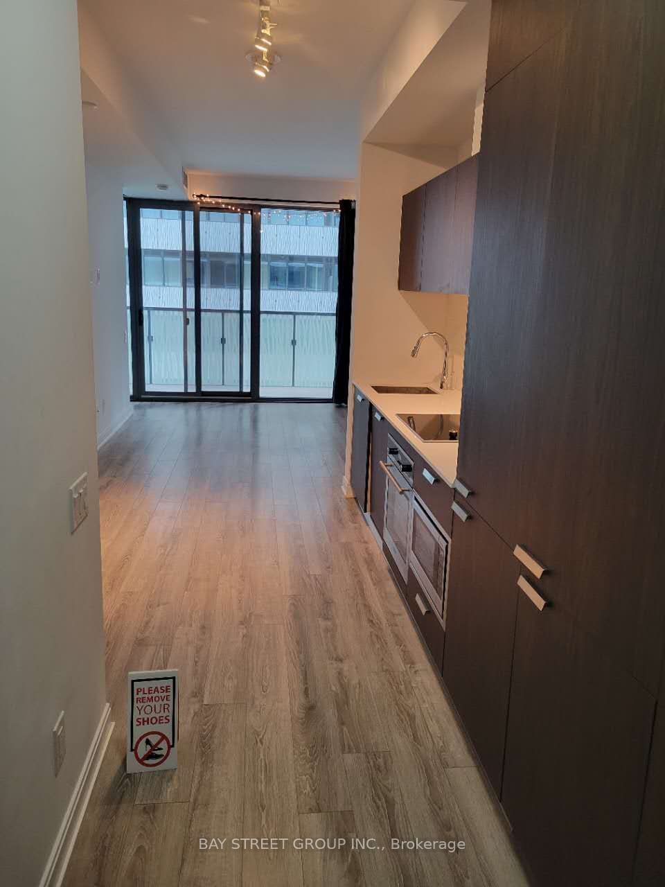 50 Charles St E, unit 706 for rent