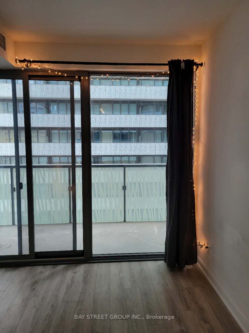 50 Charles St E, unit 706 for rent