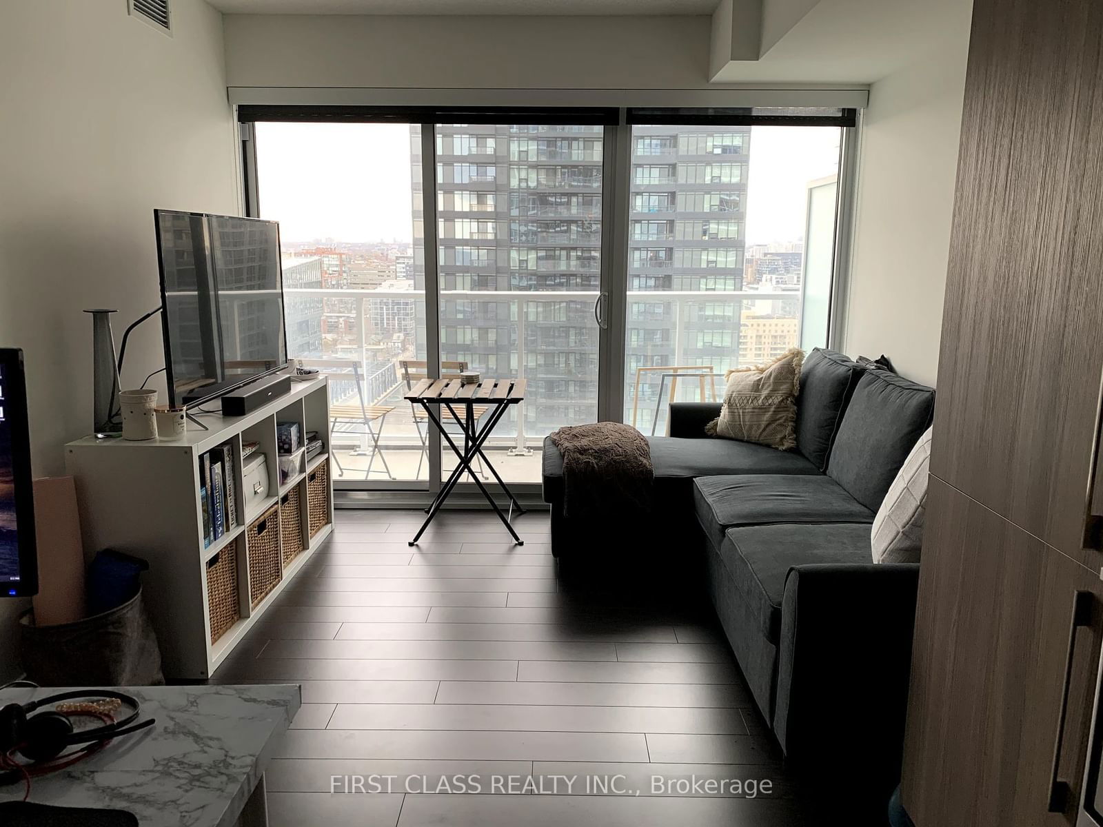 17 Bathurst St, unit 2807 for rent