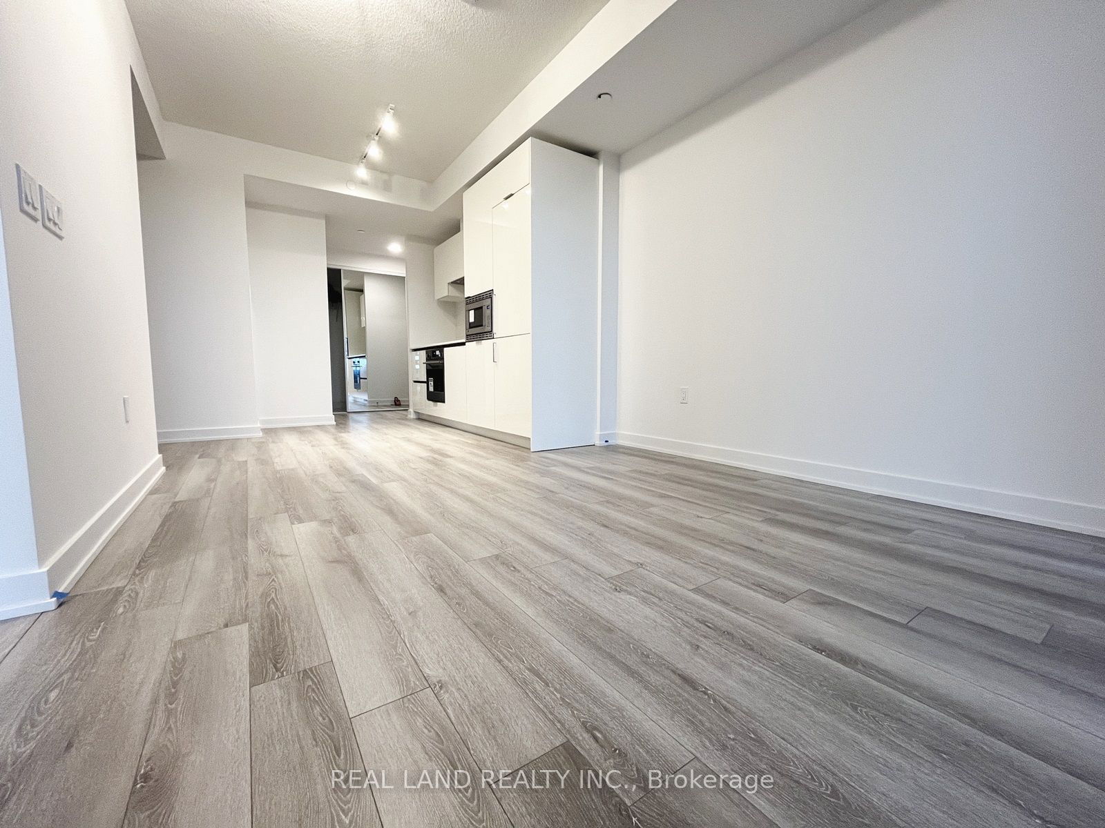 238 Simcoe St, unit 3210 for rent