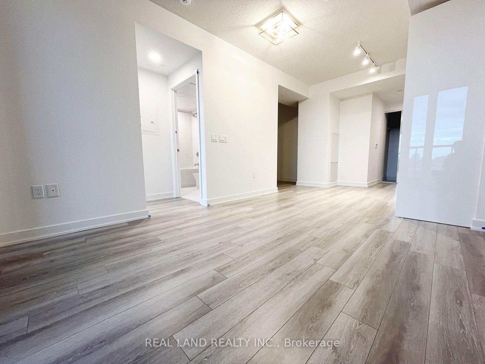 238 Simcoe St, unit 3210 for rent