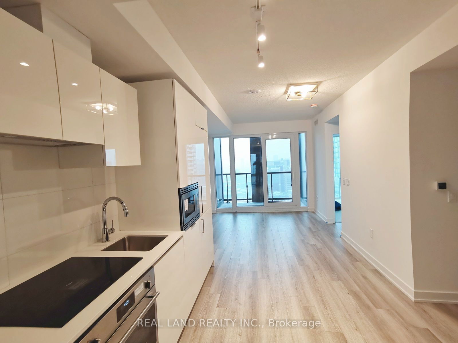 238 Simcoe St, unit 3210 for rent