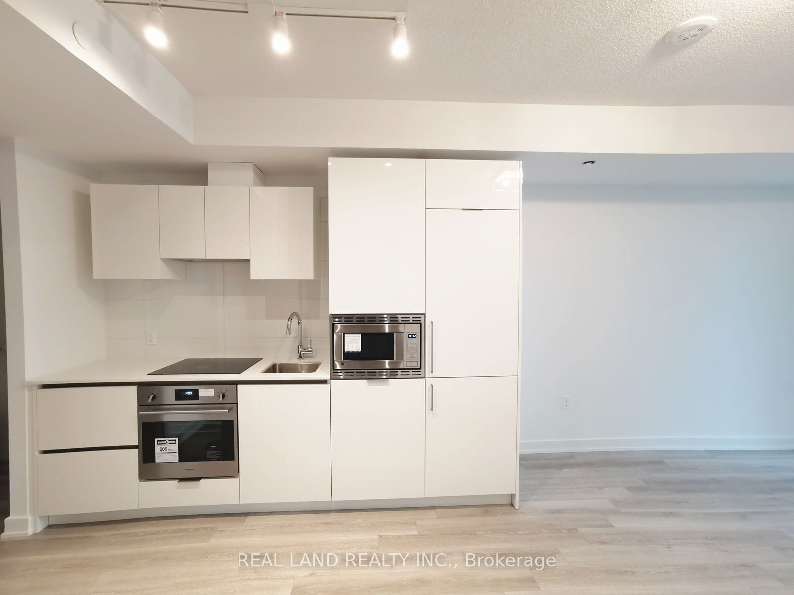 238 Simcoe St, unit 3210 for rent