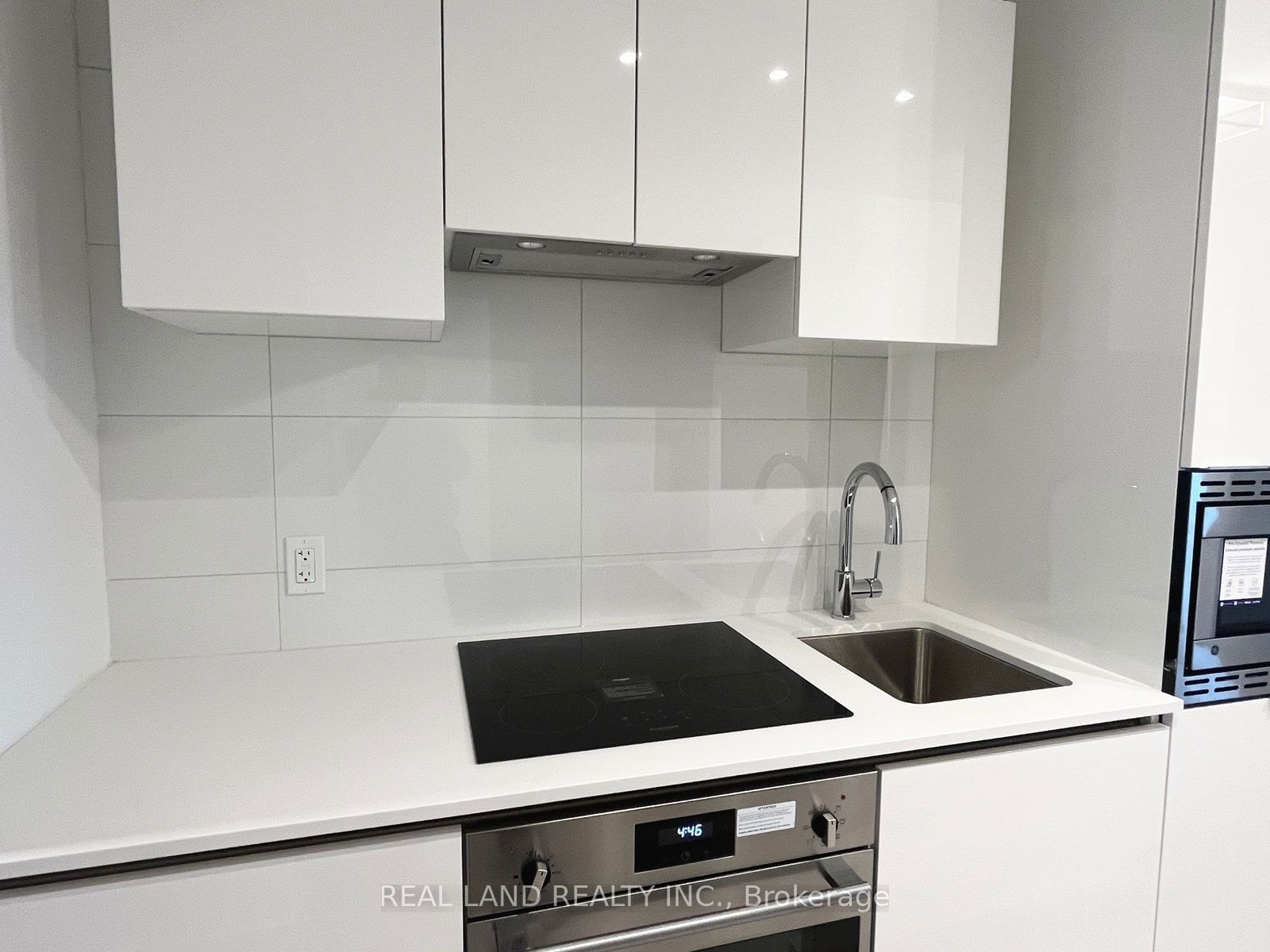 238 Simcoe St, unit 3210 for rent