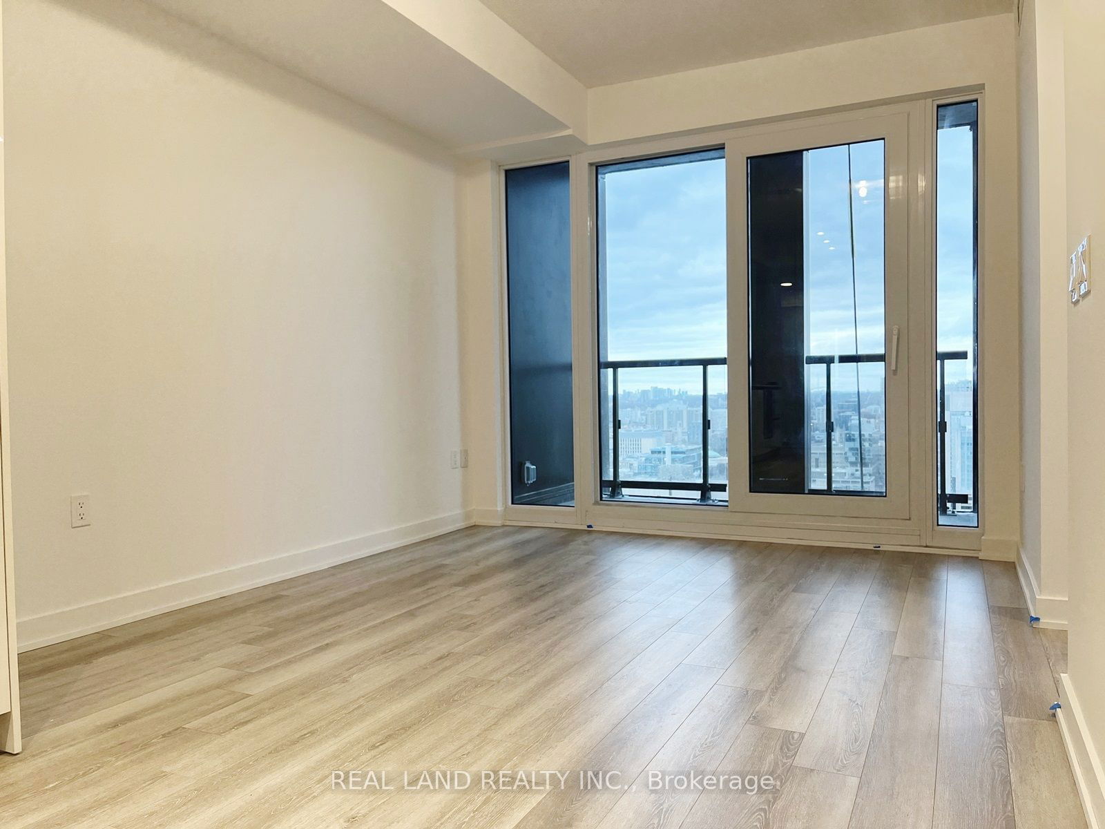 238 Simcoe St, unit 3210 for rent