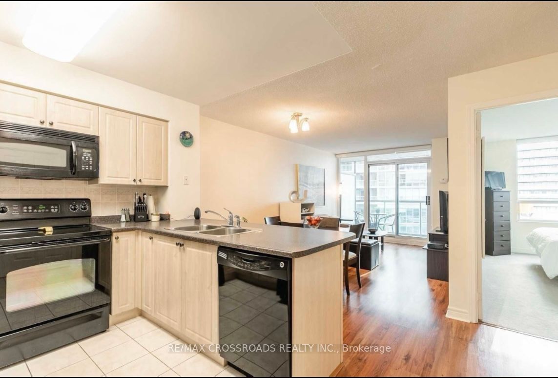 51 Lower Simcoe St, unit 706 for rent