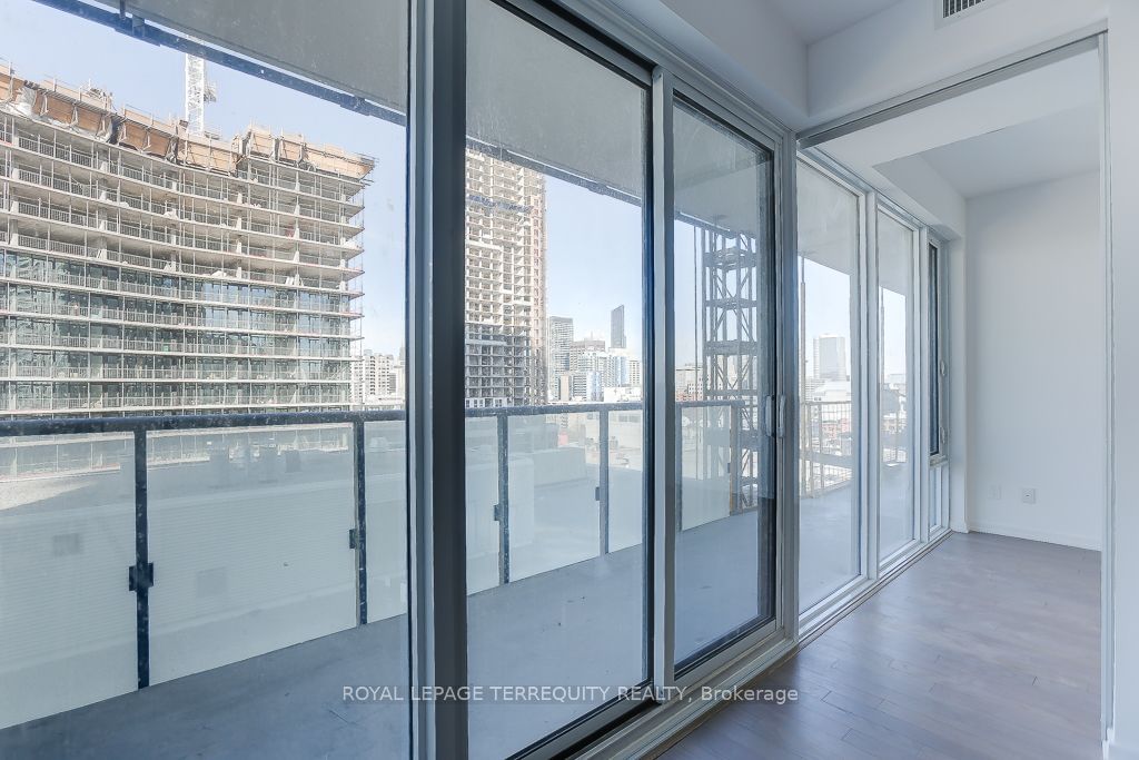 101 Peter St, unit 1401 for rent