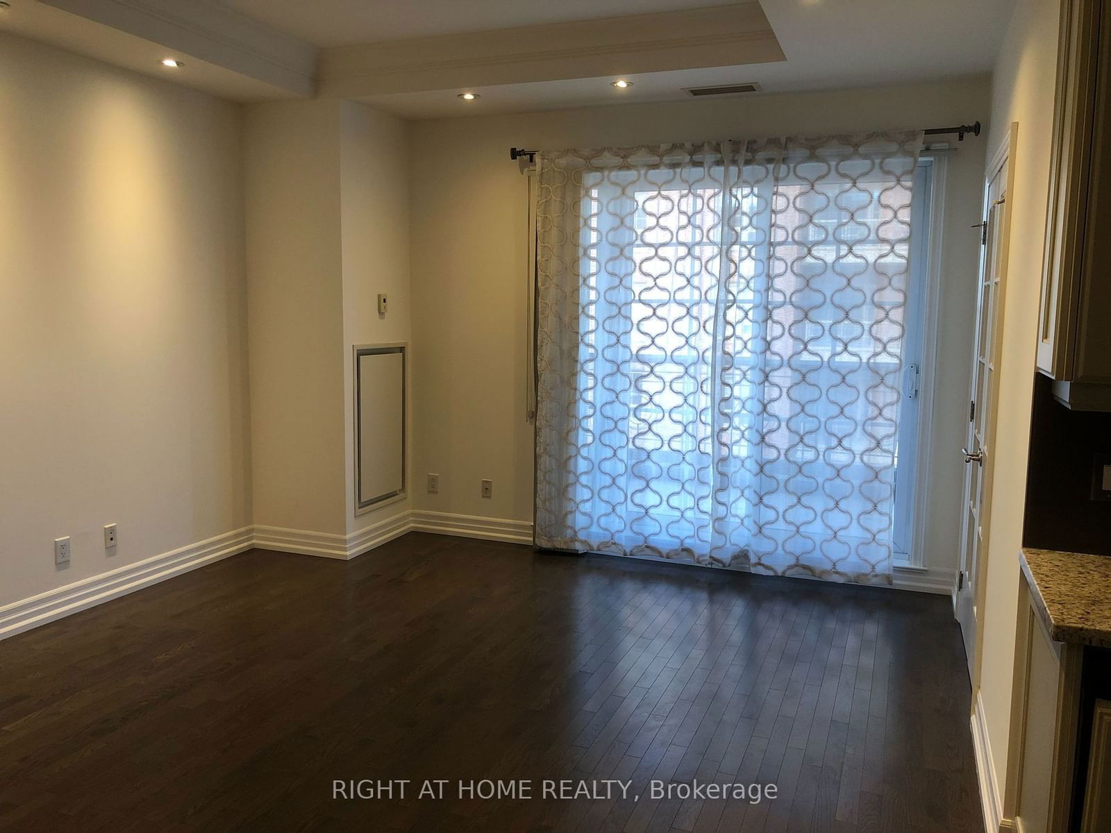 21 Burkebrook Pl, unit 612 for rent