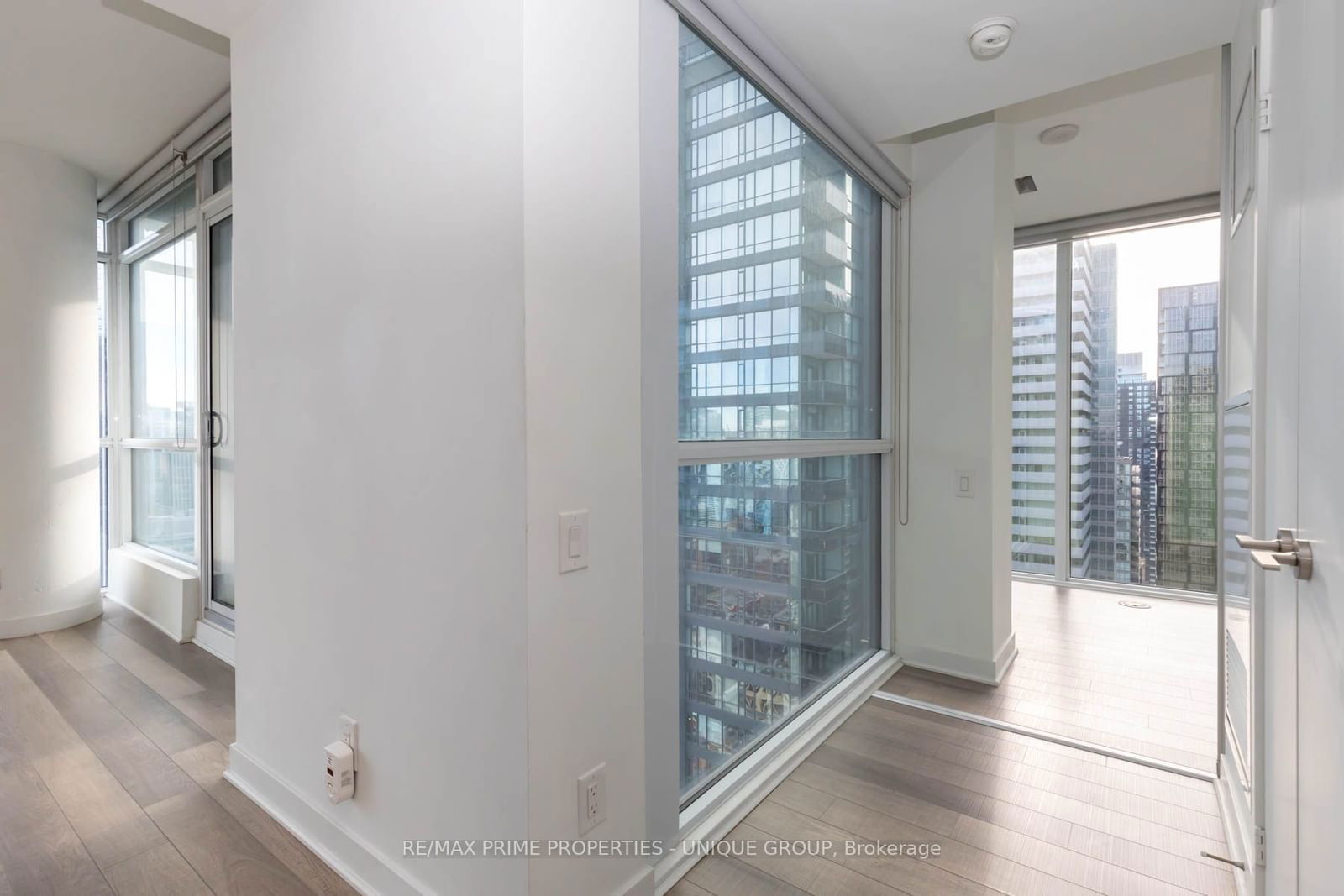 290 Adelaide St W, unit 3510 for rent