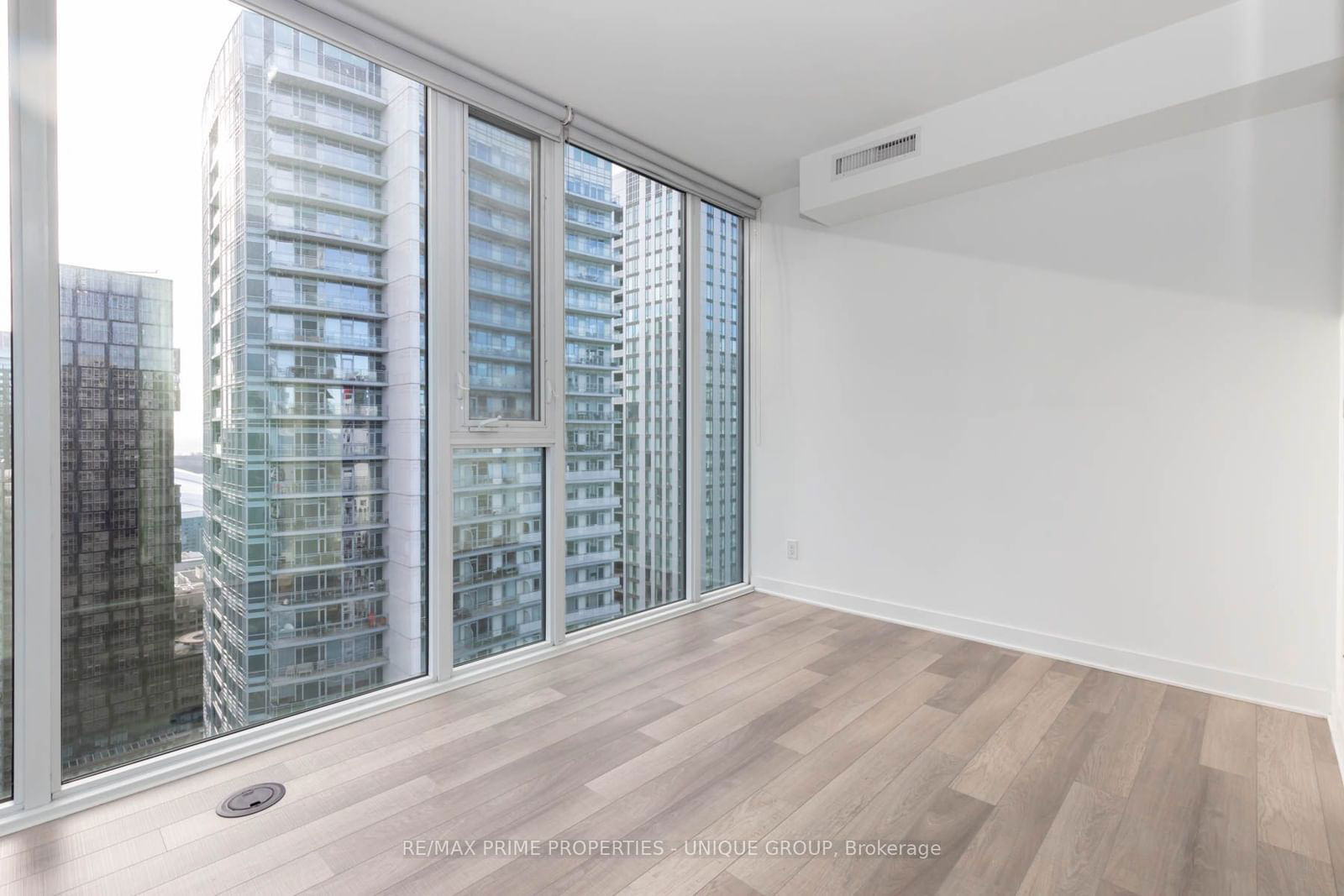 290 Adelaide St W, unit 3510 for rent