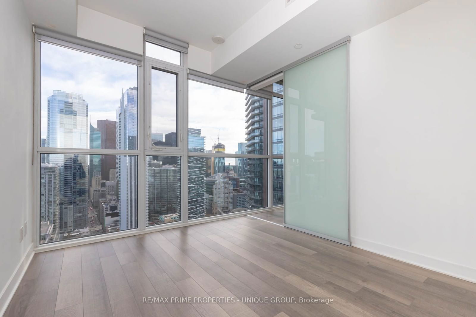 290 Adelaide St W, unit 3510 for rent