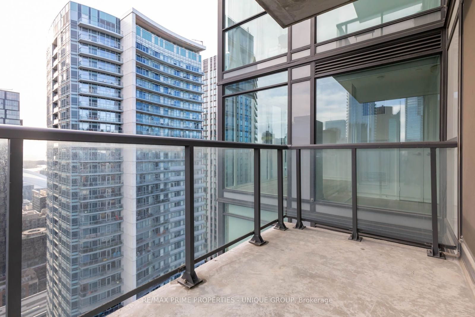 290 Adelaide St W, unit 3510 for rent