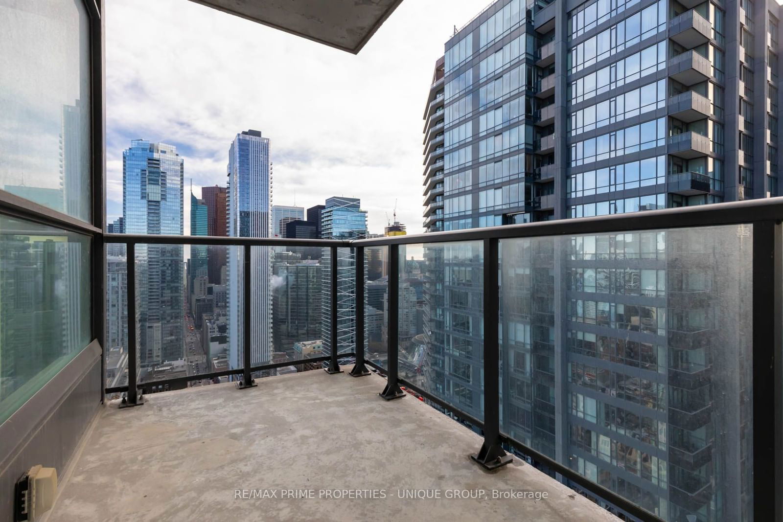 290 Adelaide St W, unit 3510 for rent