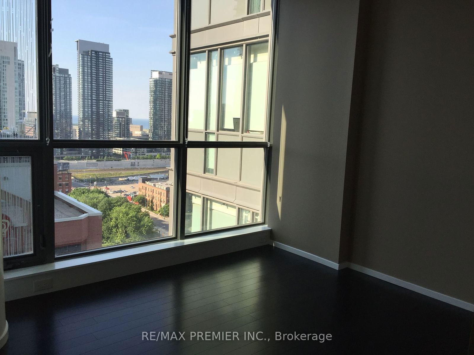 8 Charlotte St, unit 1706 for rent