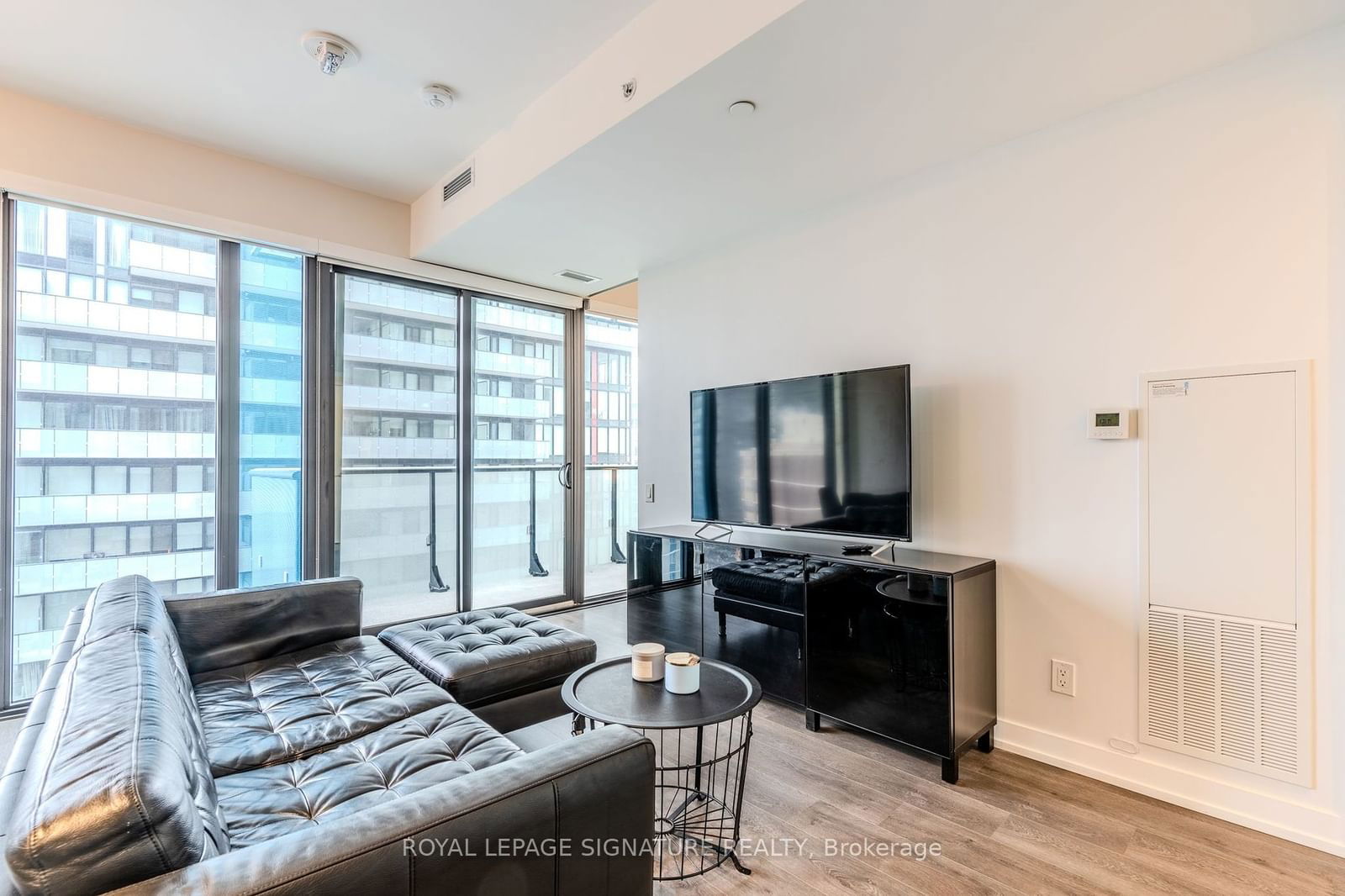 161 roehampton Ave, unit 1606 for rent