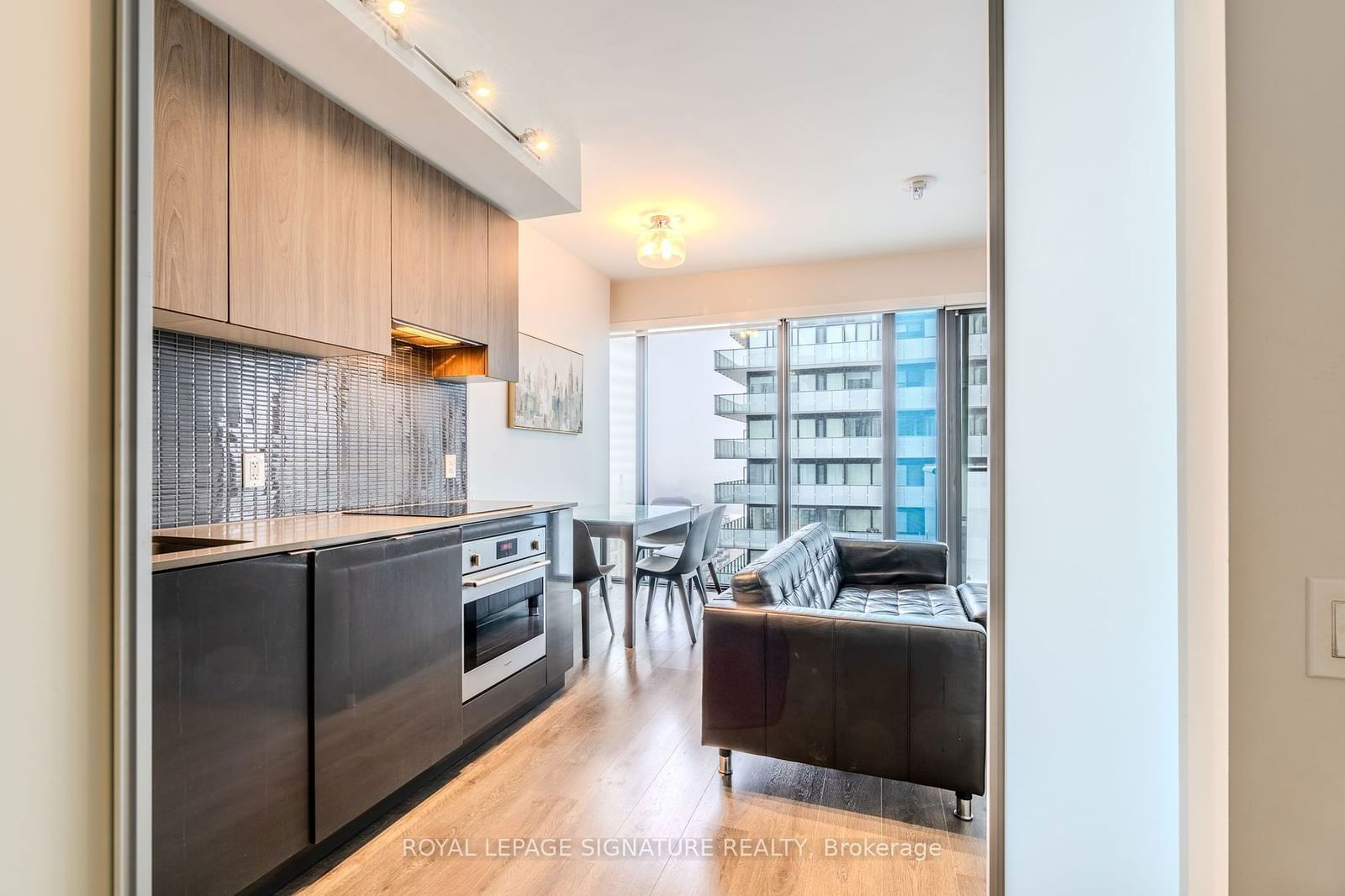 161 roehampton Ave, unit 1606 for rent