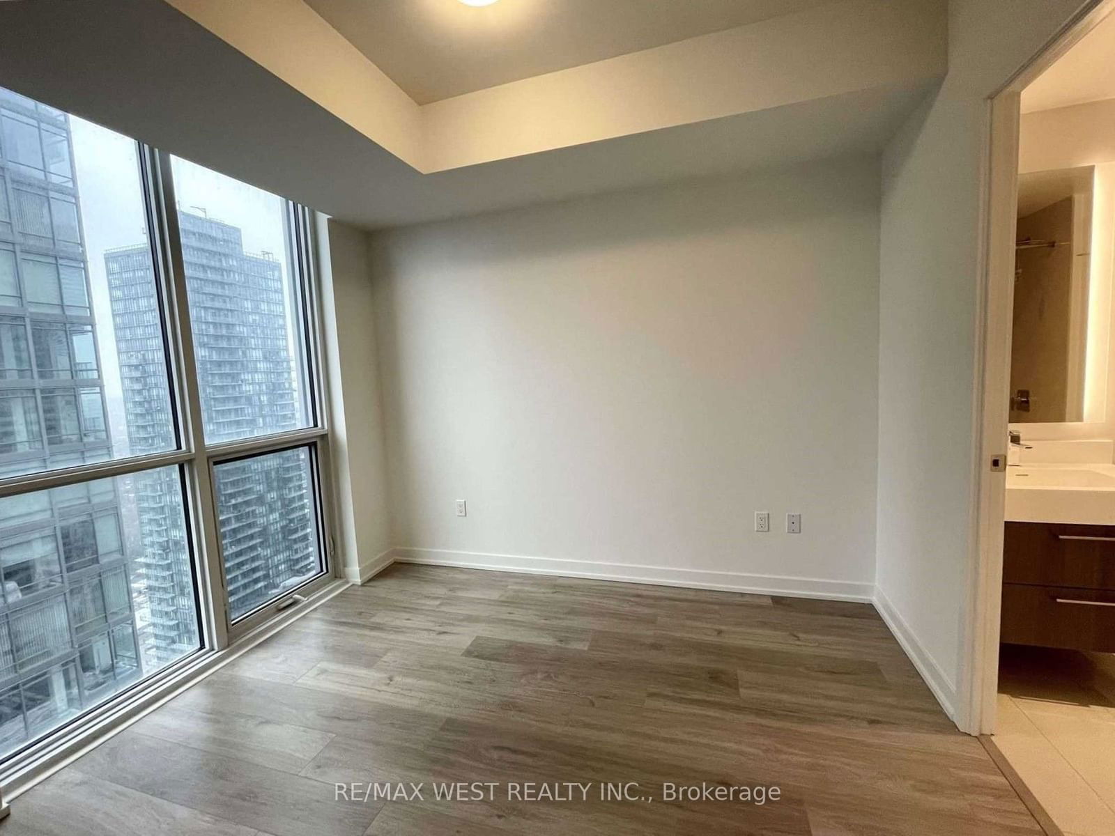 1 Yorkville Ave, unit 2107 for sale