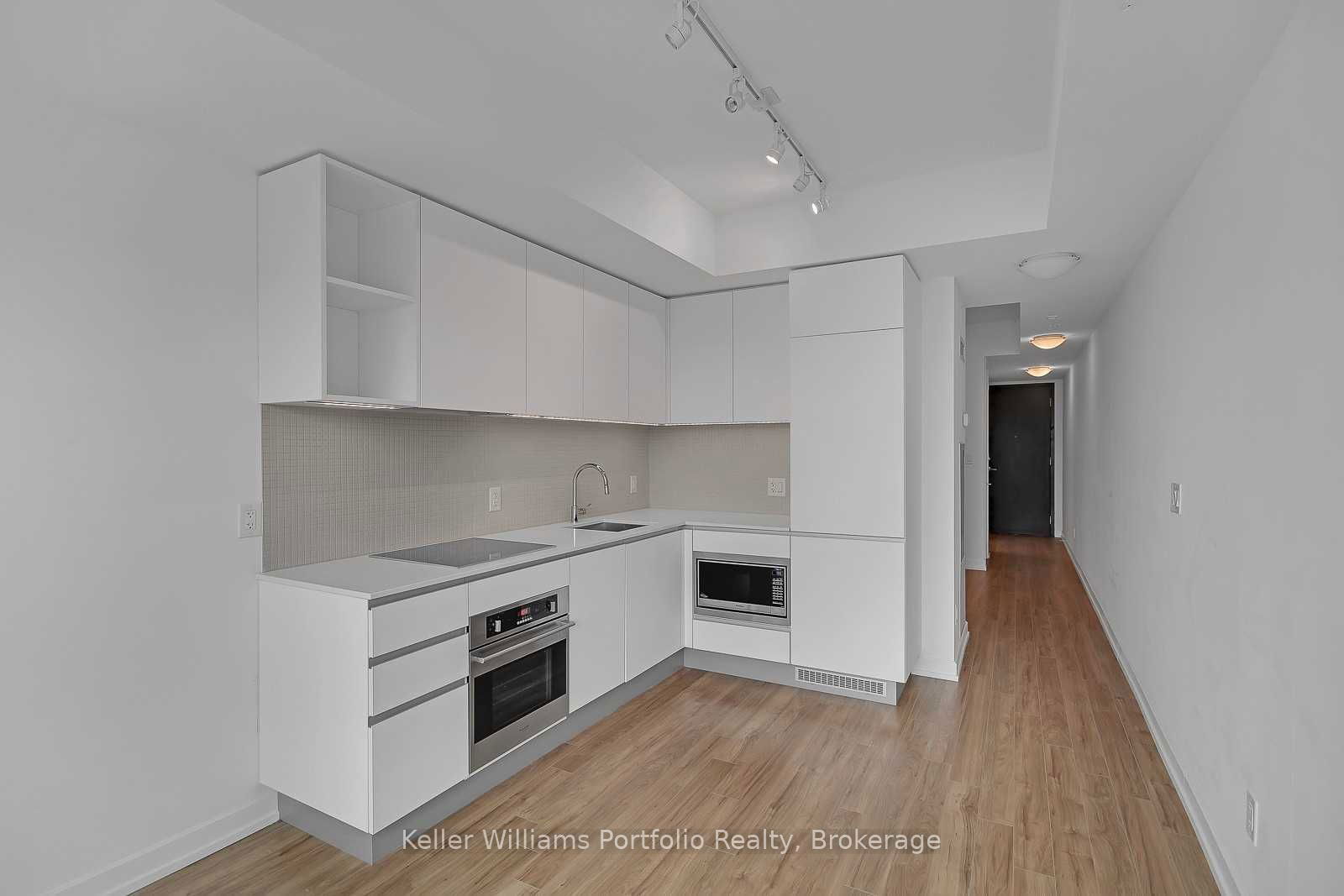 377 Madison Ave, unit 523 for rent