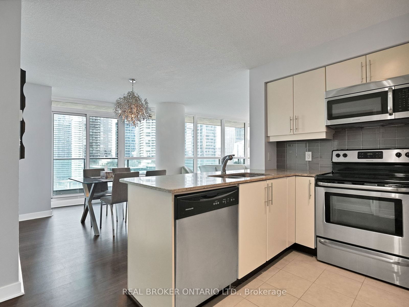 33 Bay St, unit 1603 for rent