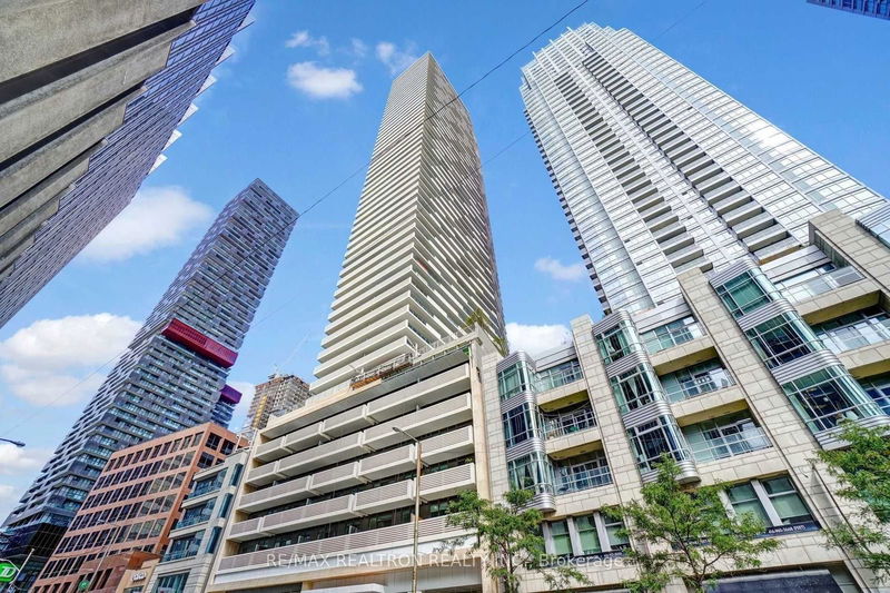 2221 Yonge St, unit 4205 for sale