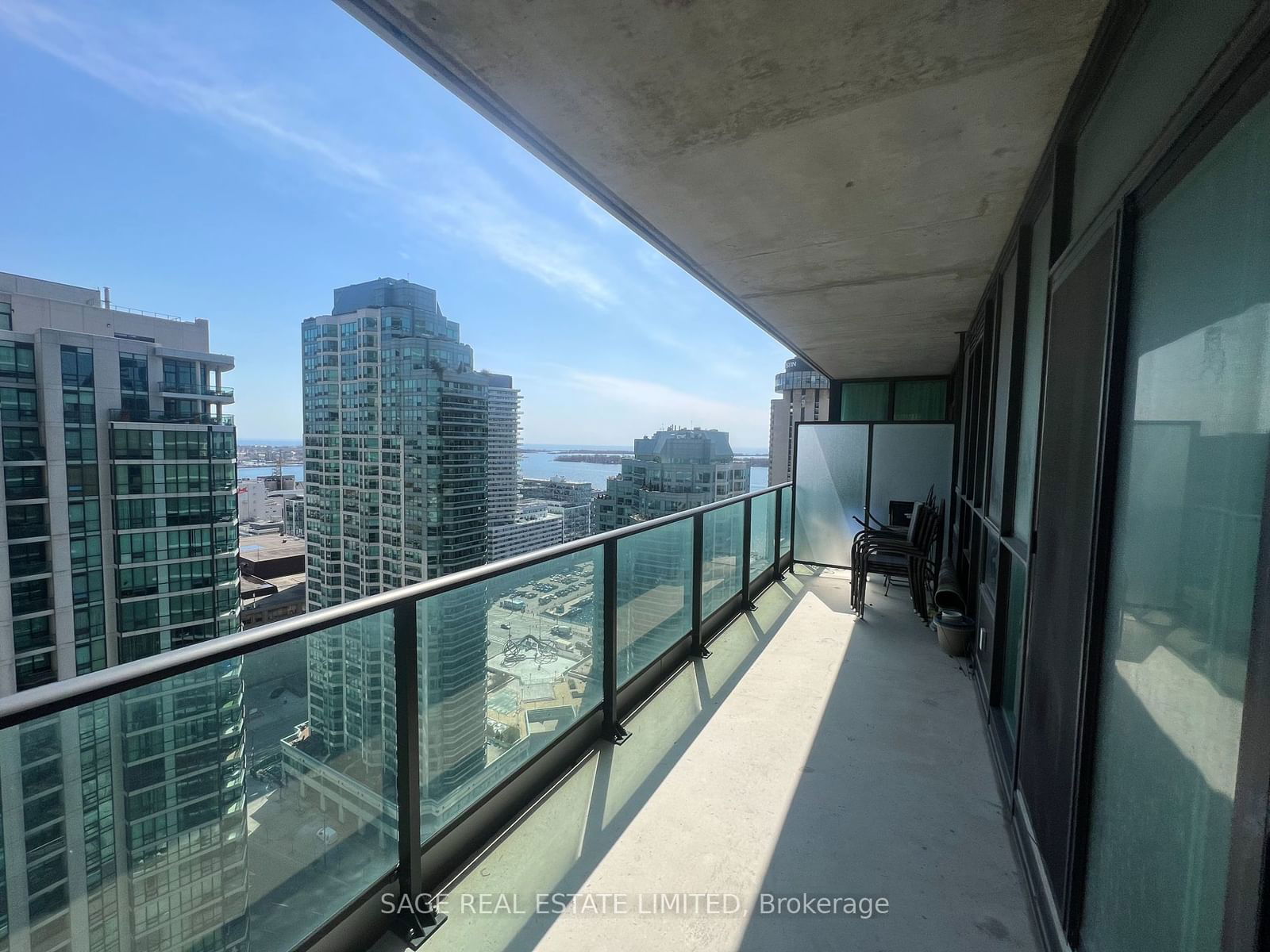 33 Bay St, unit 2706 for rent