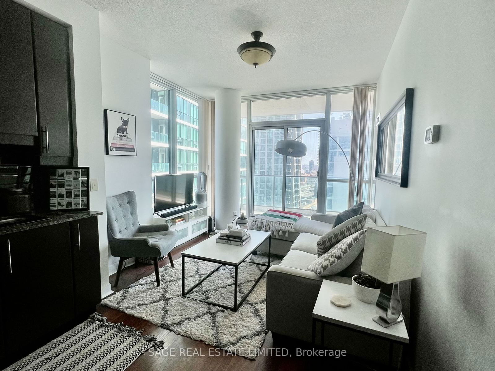 33 Bay St, unit 2706 for rent