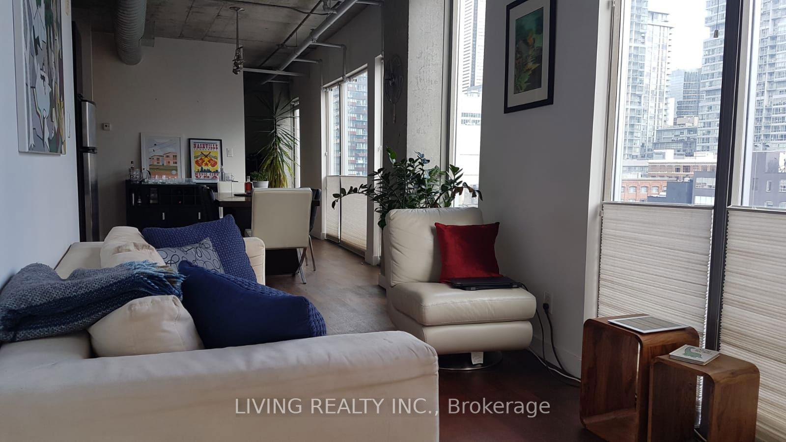 169 John St, unit 802 for rent