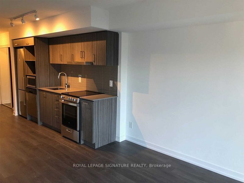 219 Dundas St E, unit 810 for rent