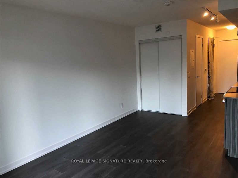 219 Dundas St E, unit 810 for rent