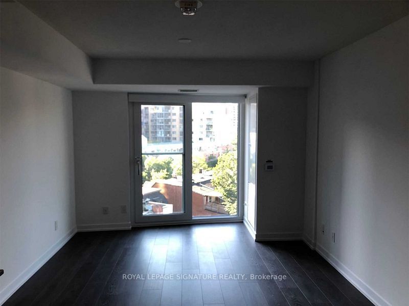 219 Dundas St E, unit 810 for rent