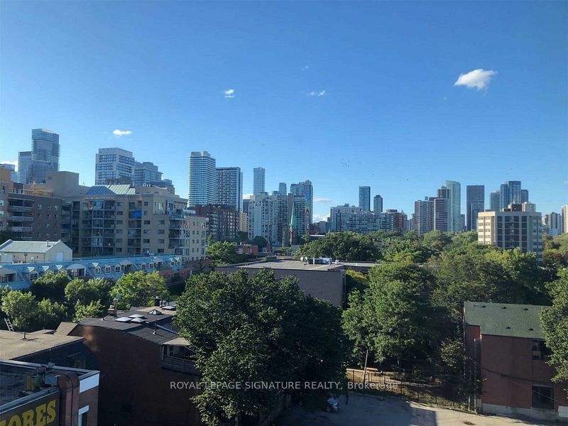 219 Dundas St E, unit 810 for rent