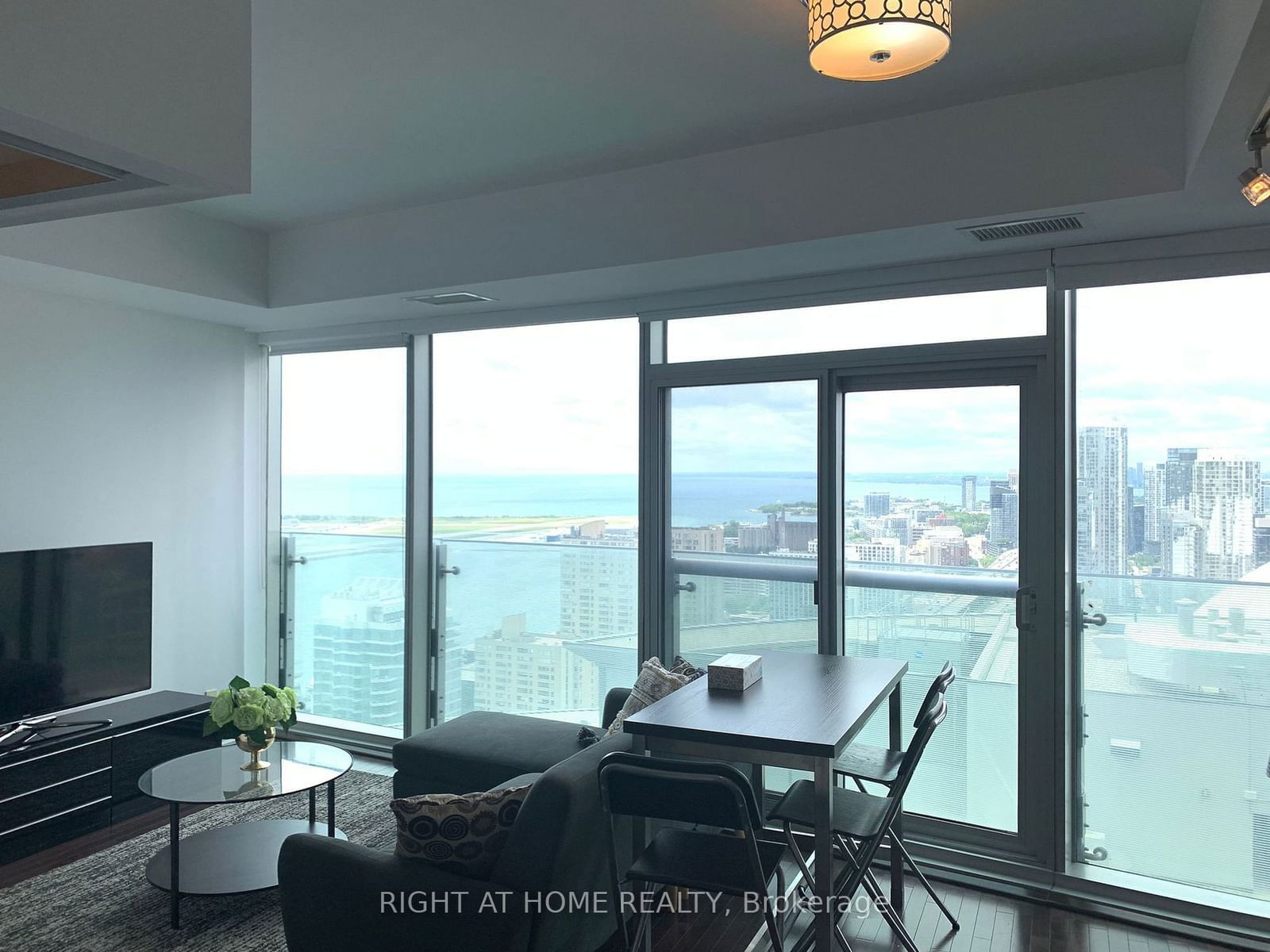 12 York St, unit 3406 for rent