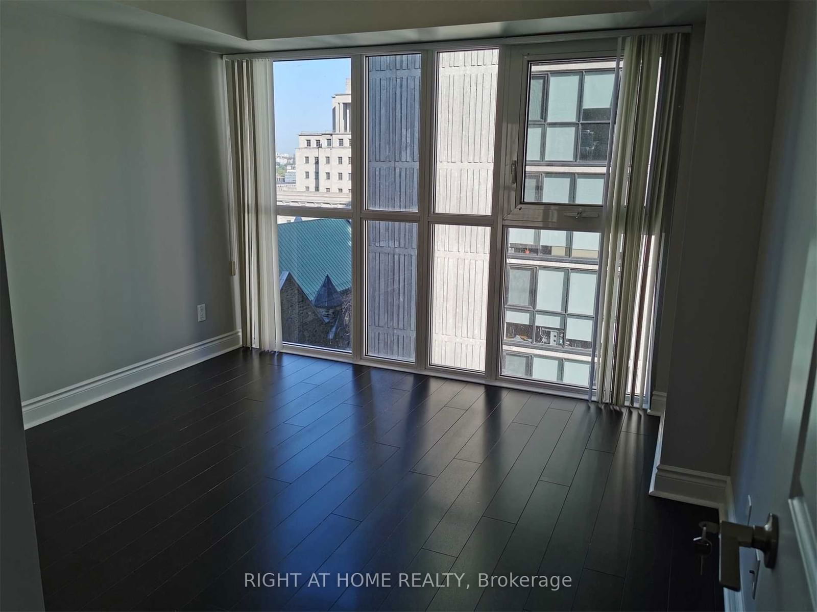 28 Ted Rogers Way, unit 2211 for rent