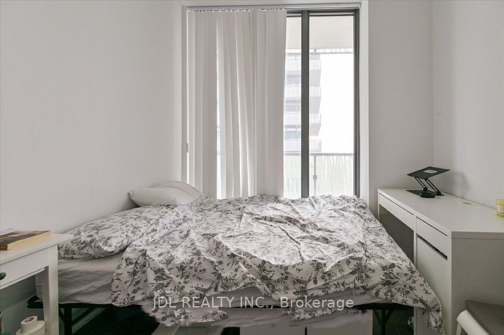 50 Charles St E, unit Lph4706 for rent