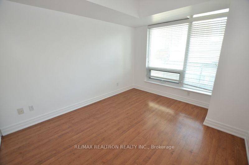 8 Scollard St, unit 905 for rent