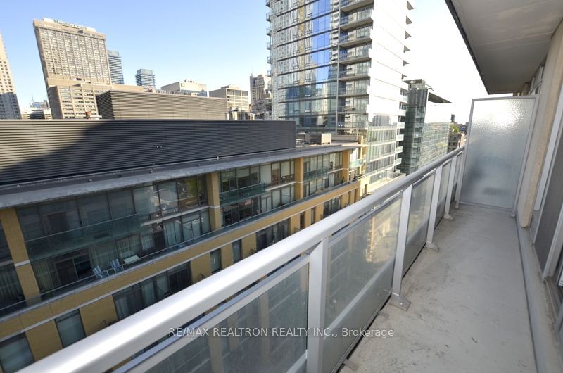 8 Scollard St, unit 905 for rent