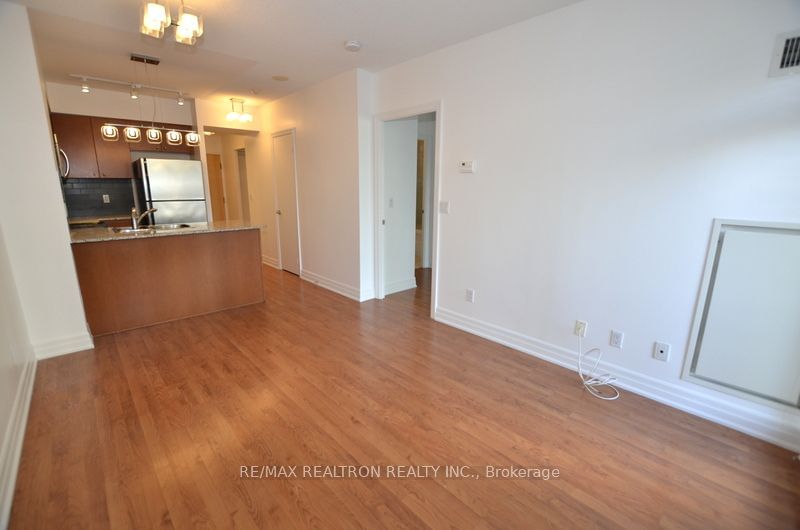 8 Scollard St, unit 905 for rent