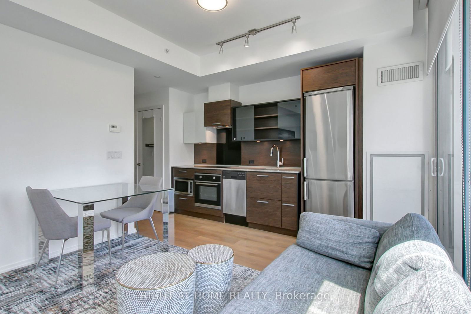 75 St Nicholas St, unit 703 for rent