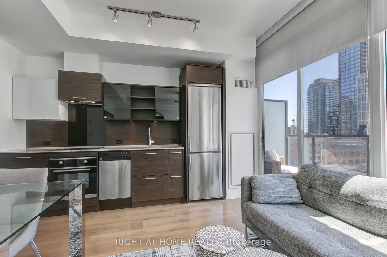 75 St Nicholas St, unit 703 for rent