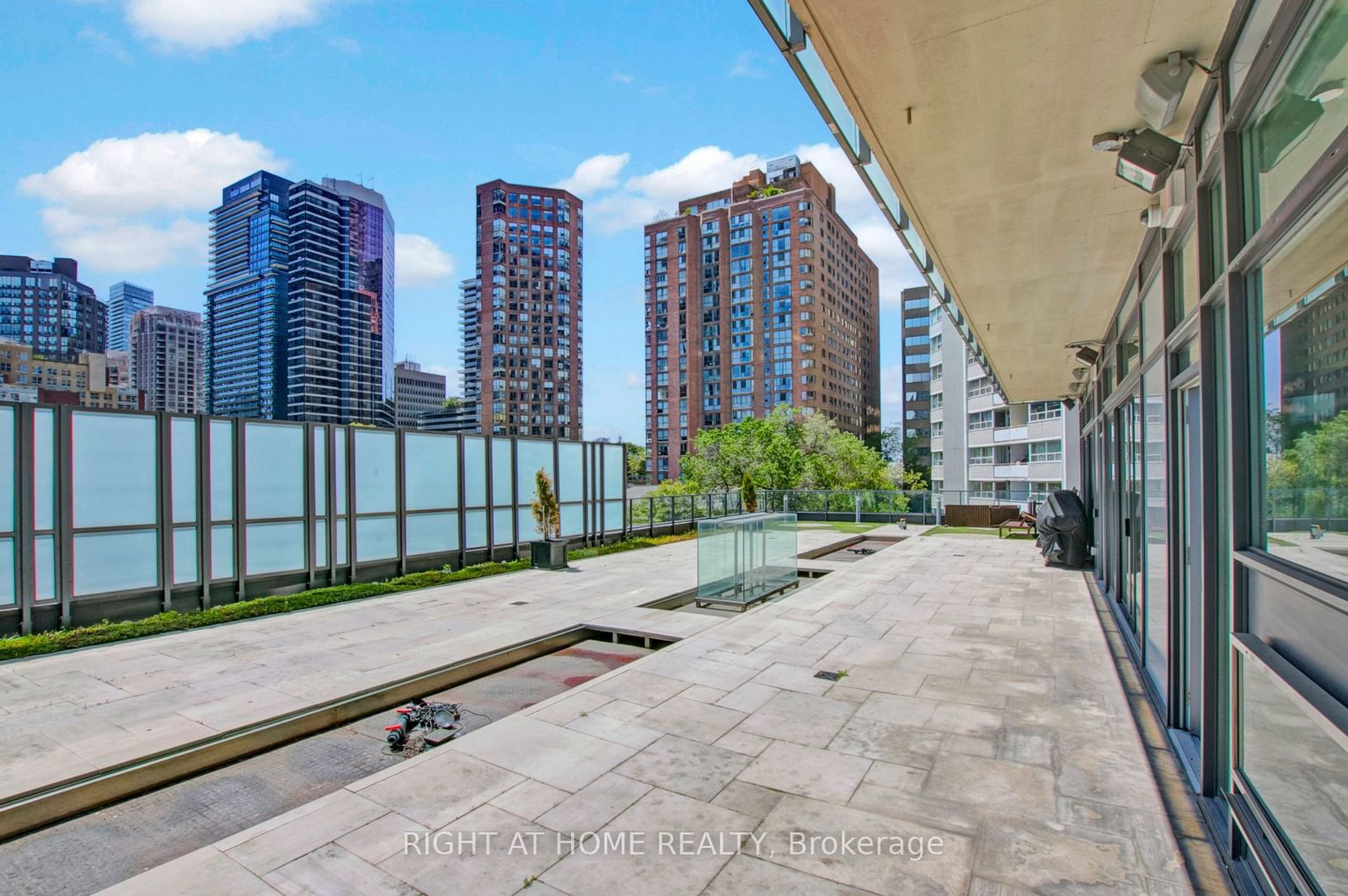 75 St Nicholas St, unit 703 for rent