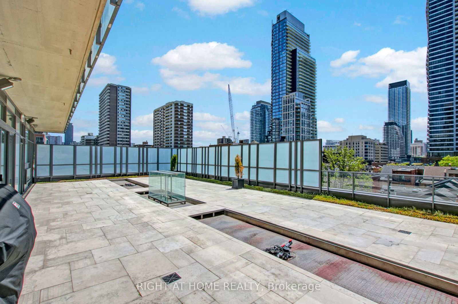 75 St Nicholas St, unit 703 for rent