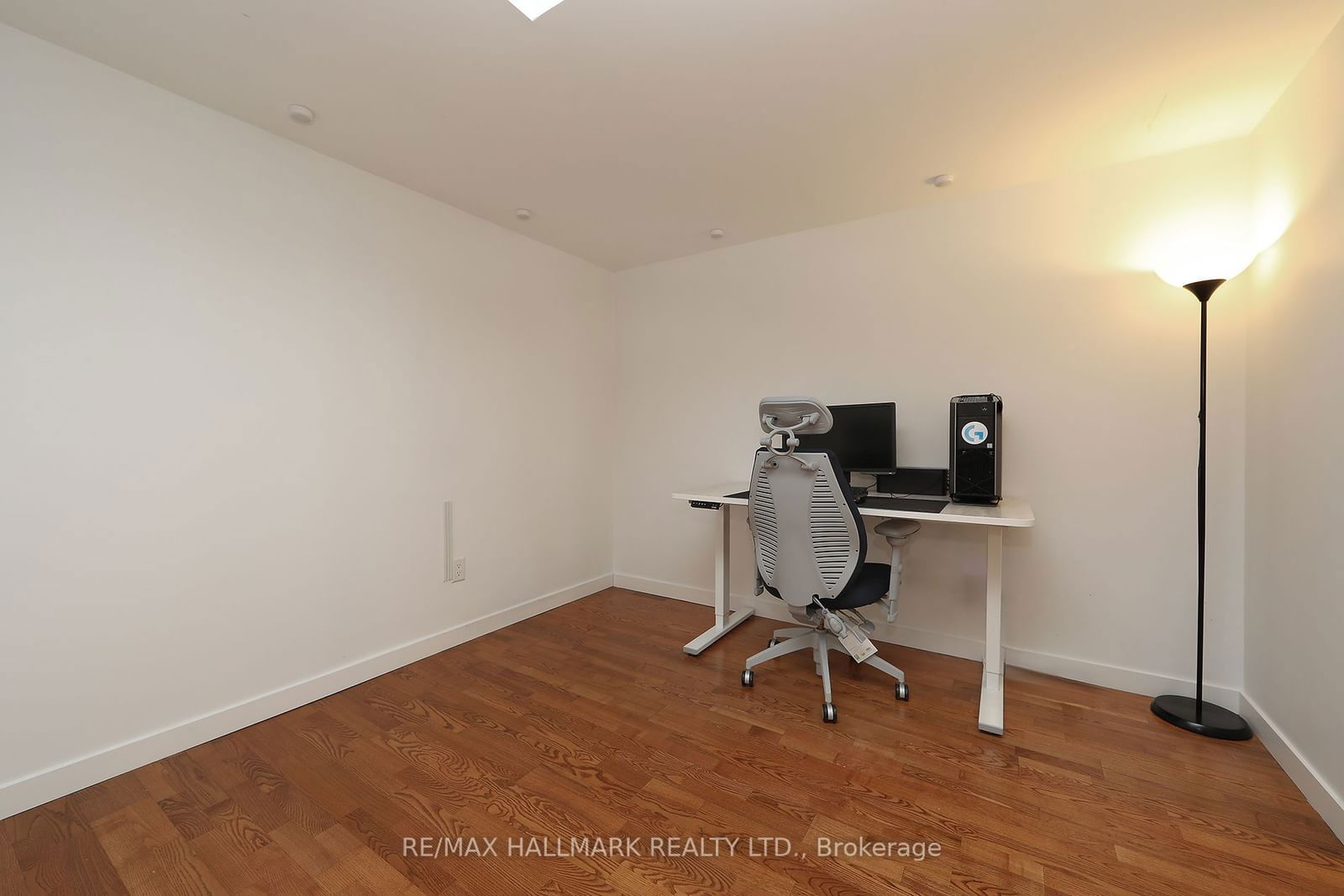 285 Mutual St, unit 2201 for rent