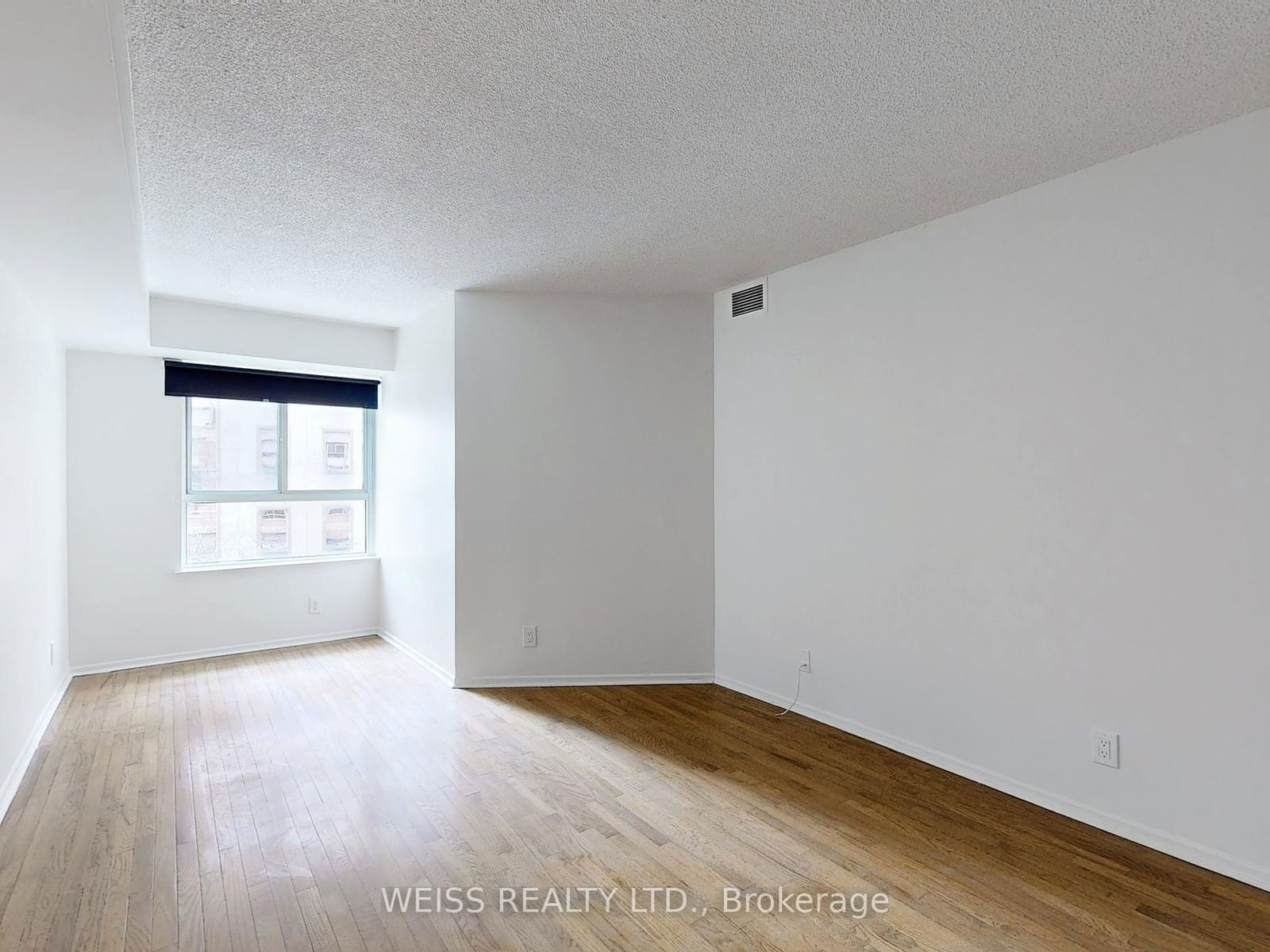 711 Bay St, unit 417 for rent