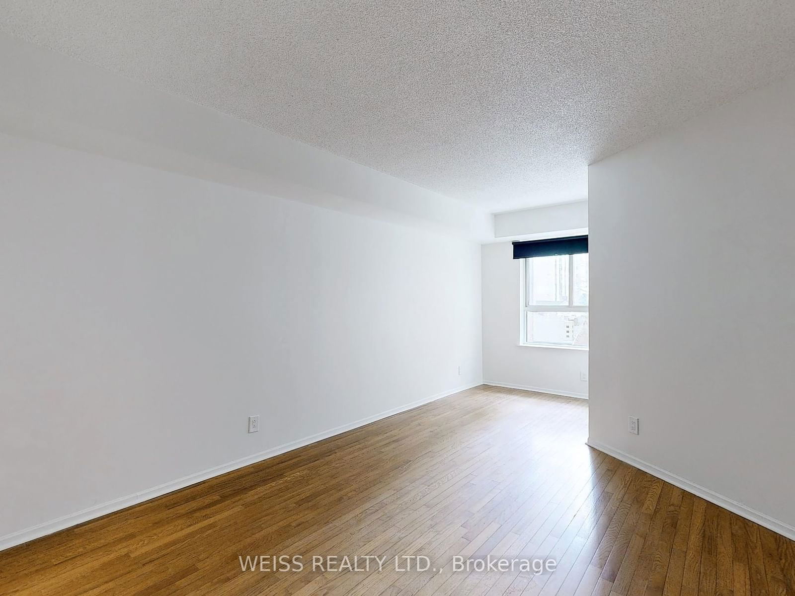 711 Bay St, unit 417 for rent