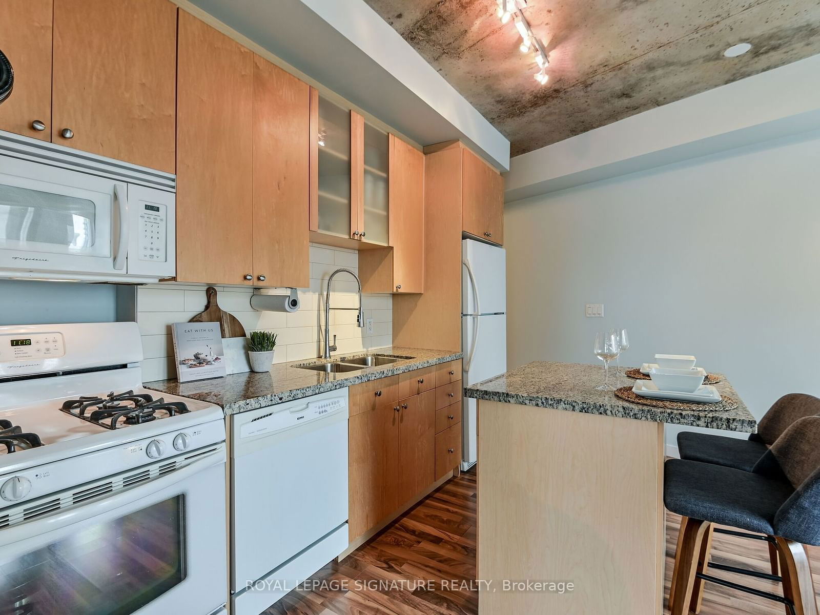 1 Shaw St, unit 1221 for rent