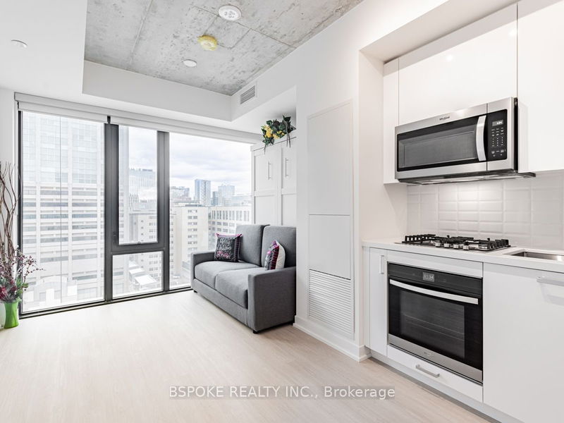 195 McCaul St, unit 1404 for rent