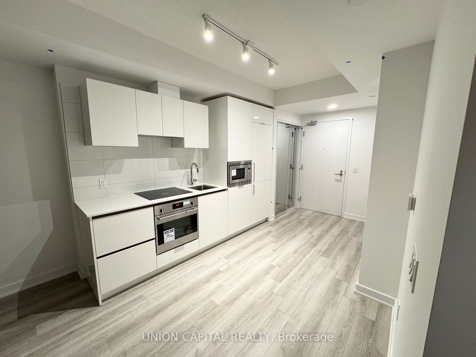 238 Simcoe St, unit 3607 for rent