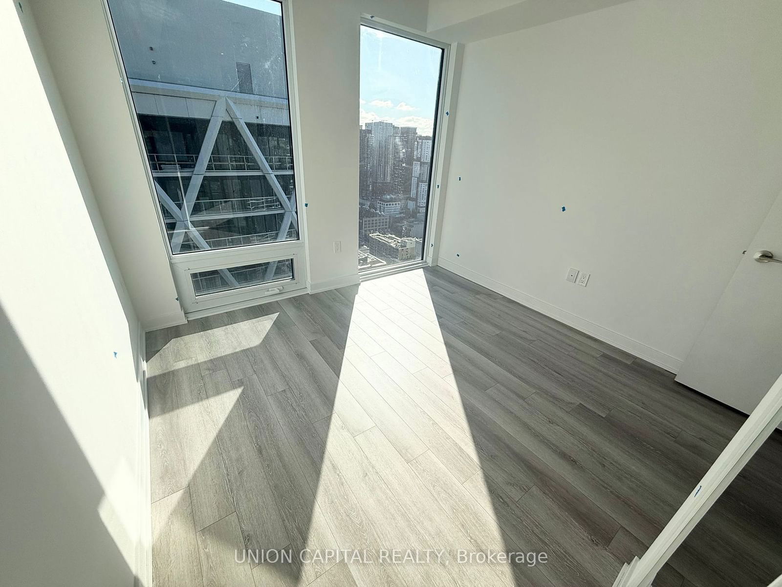 238 Simcoe St, unit 3607 for rent