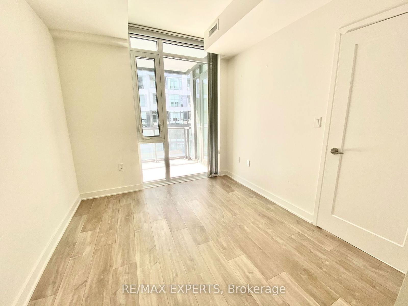 576 Front St W, unit 914 for rent